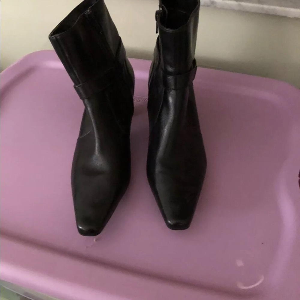 Anne Klein Grantham black leather ankle boot 8M